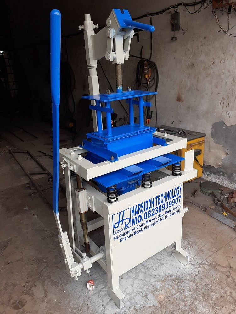 1 Hp Mild Steel Concrete Block Vibrator Machine, Automation Grade: Manual, Capacity: 1200-1500