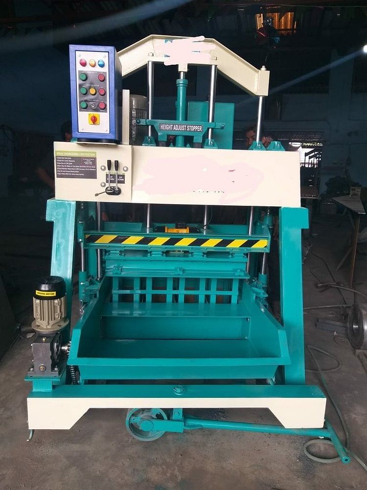 10 HP Mild Steel Manual Concrete Block Making Machine, Automation Grade: Semi Automatic, Capacity: 2000-2500 Blocks per hour