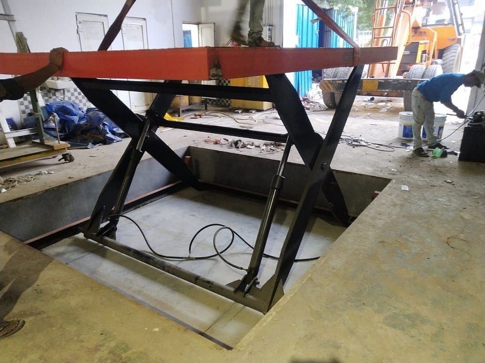 1.5 - 5.5 kw Hydraulic Scissor Lifting Platform, Capacity: 300 -1000 Kg