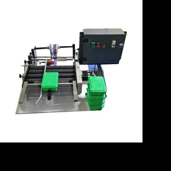 Semi automatic flat boxes labeling machine