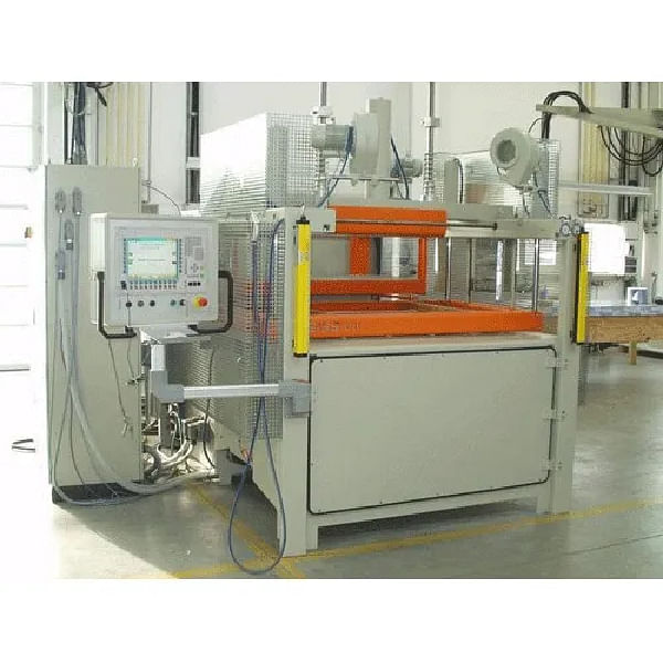 Vacuum Forming Machine