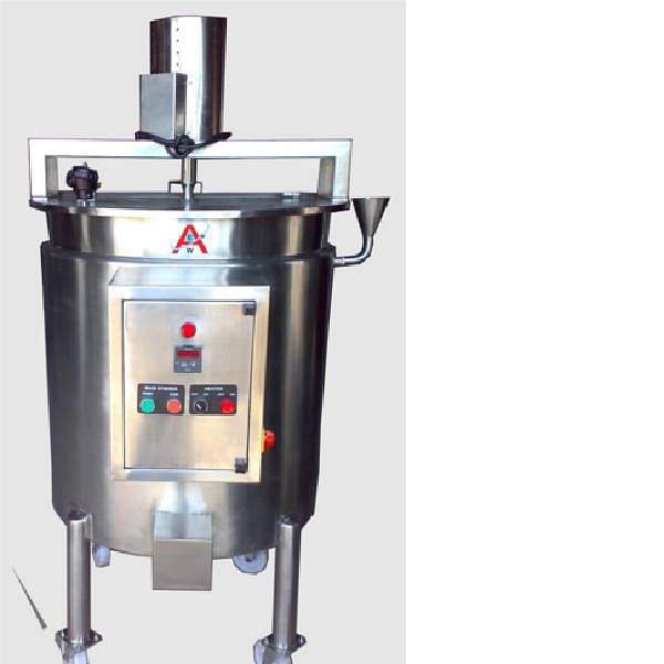 Flat Mixing Tank With Stirrer