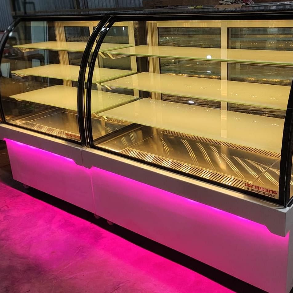 Stainless Steel And Glass Curved Food Bakery Display Counters, Power Consumption: 220 Watts