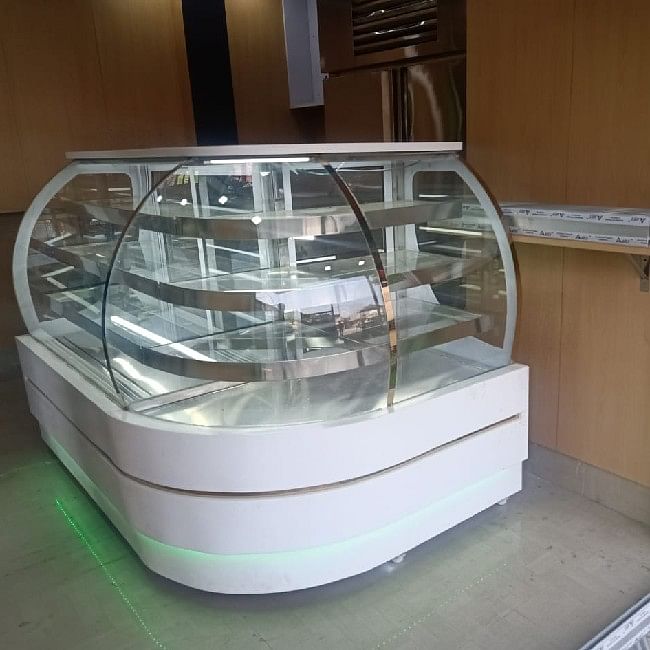 CORIAN DISPLAY COUNTER