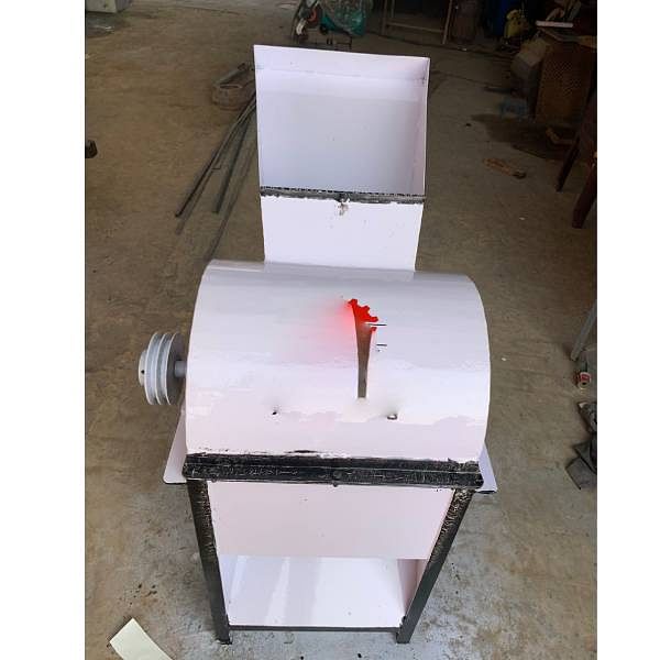 Oil cake cutting machine