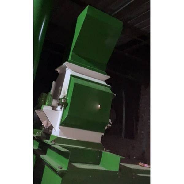 Hammer mill grinder