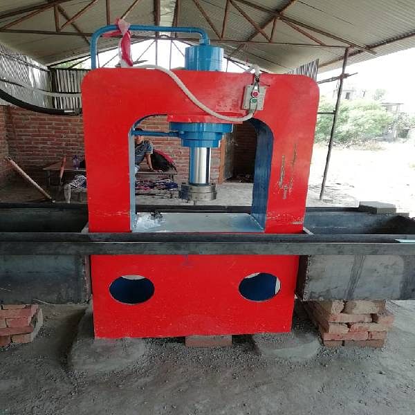 Hydraulic paver block machine