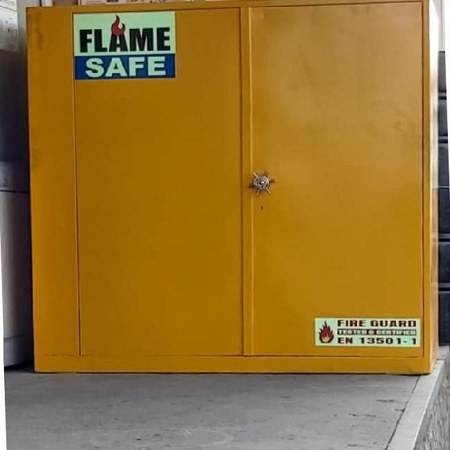 Flameproof cabinet