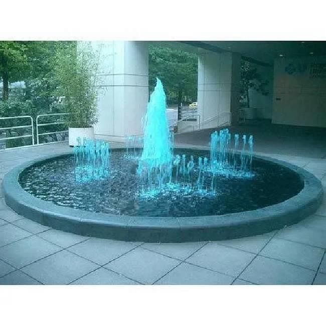 Floating Cluster Fountain