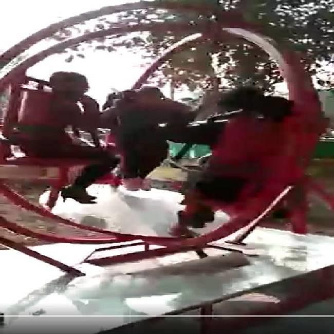 Red Mild Steel Human Gyroscope Ride, Capacity: 4 Seater