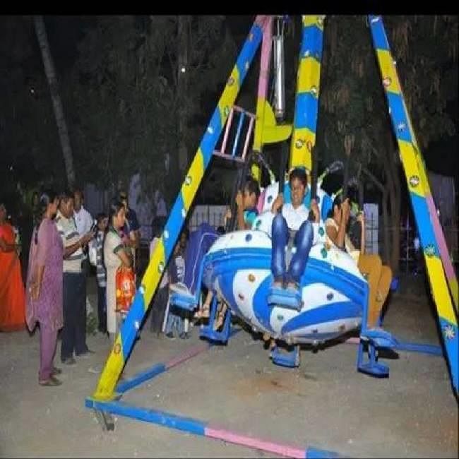 Blue Mild Steel Pendulum Amusement Ride, For Malls, Capacity: 6 Person