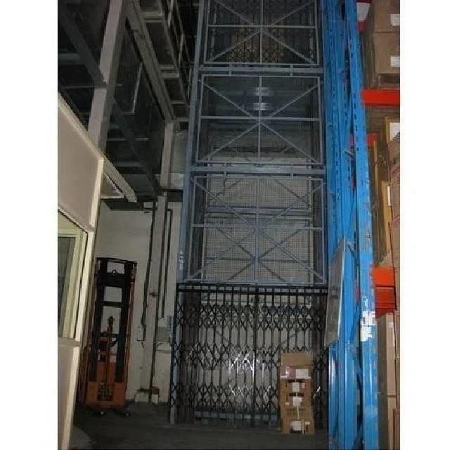 Factory Goods Lift