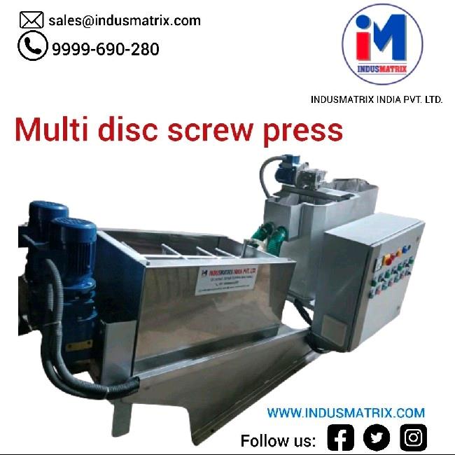 Sludge dewatering machine