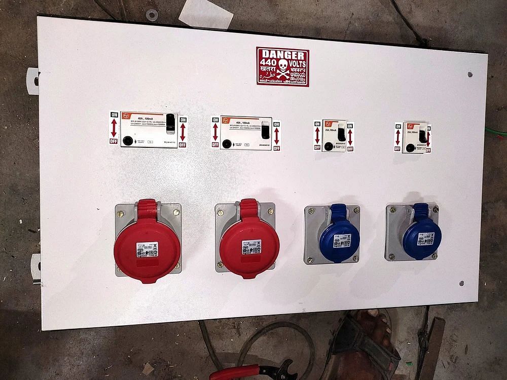 32AMPS Industrial Plug And Socket Panel