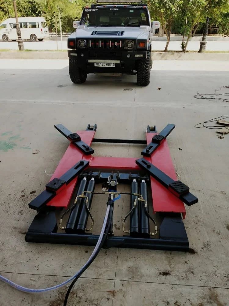 4 Post Stainless Steel Hydraulic Vehicle Lift, For Servicing, 4-6 tons