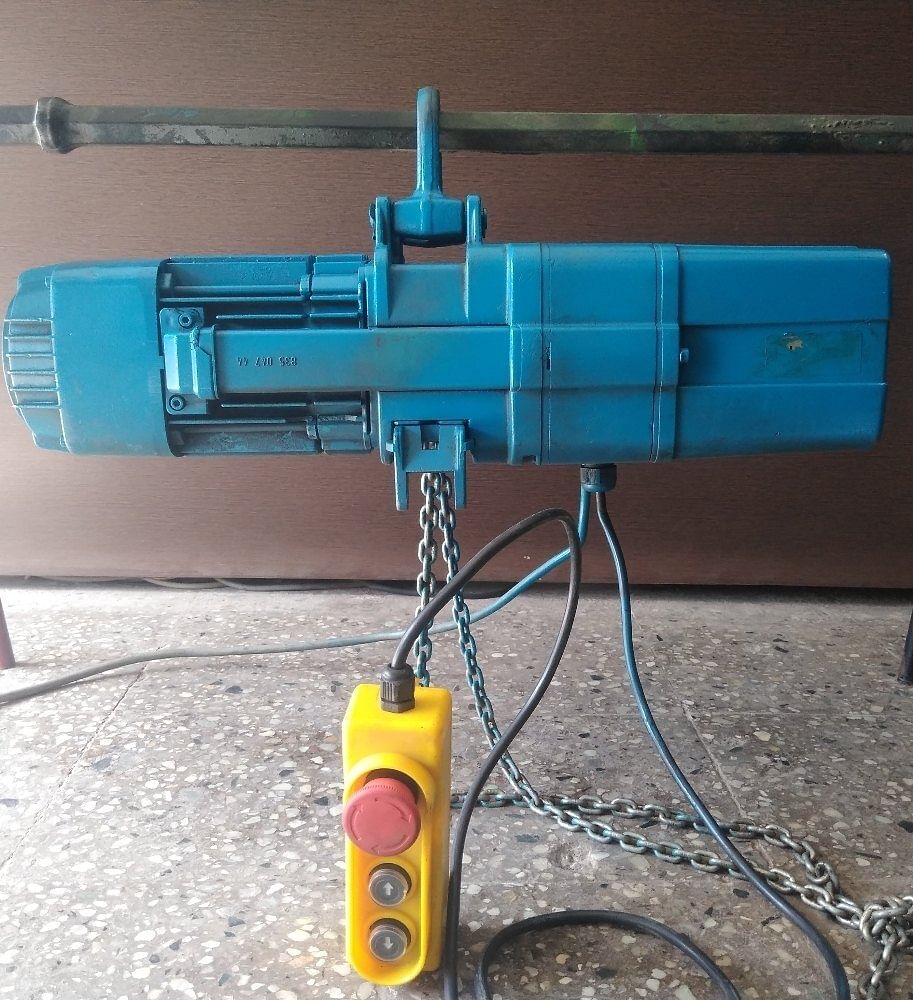 440v Fixed Used Demag Chain Hoist, Load Capacity: 250kg