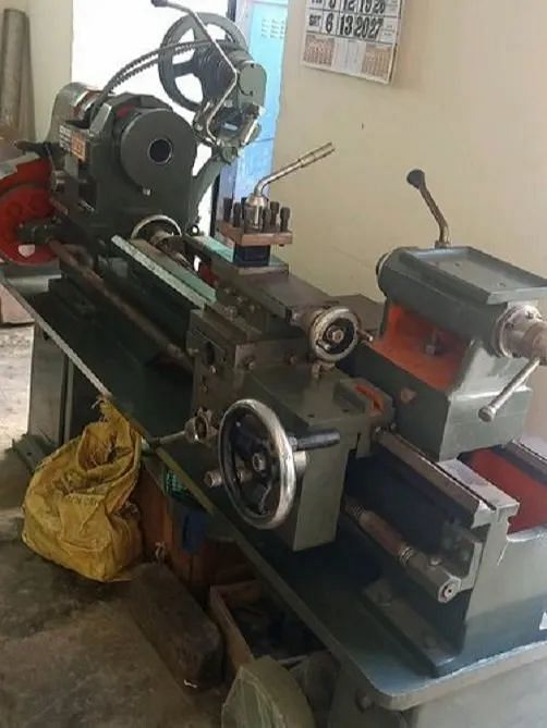 5.5 Feet Belt Driven/ Cone Pulley Heavy Duty Lathe Machine, 80 mm