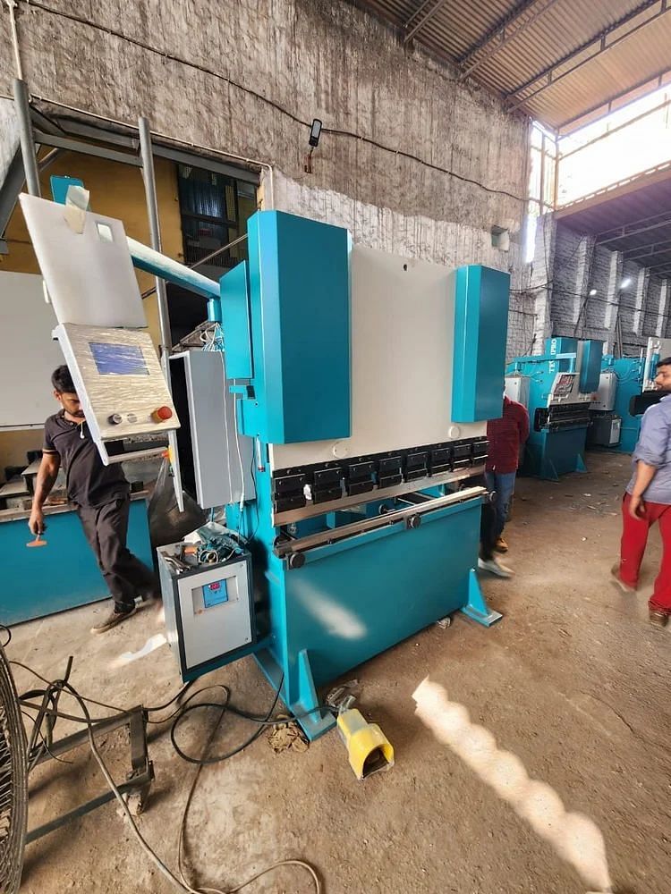 80 ton Press Brakes , 1.5 meter, For Sheet Bending, Automation Grade: Semi Automatic