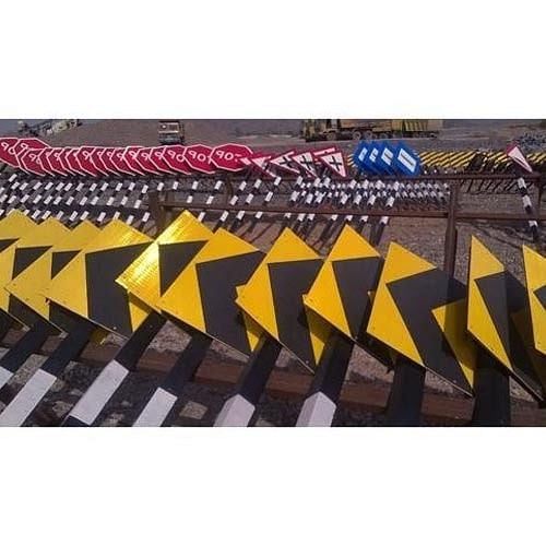 ACP Sheet Rectangular Traffic Sign Board, Board Thickness: 2-4 MM