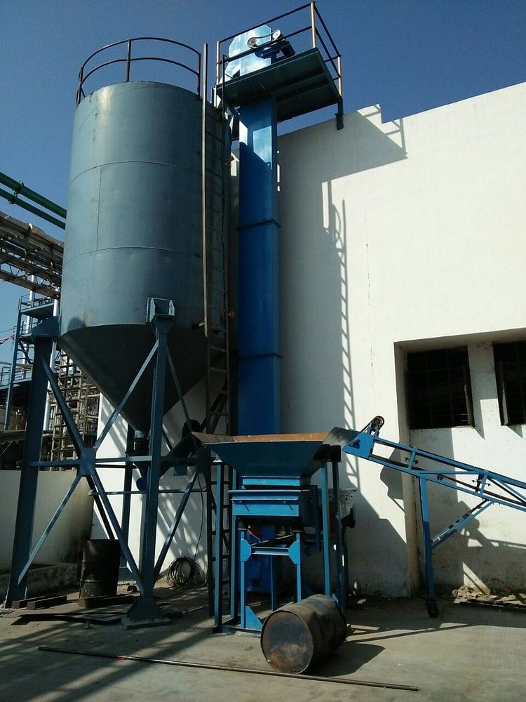 Aesha Gravity Bucket Elevator, Capacity: 1 to 5 ton, for Industrial