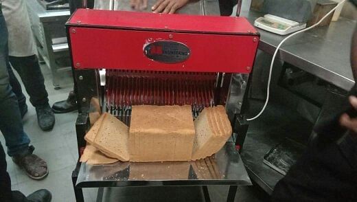 Automatic Bread Slicer Machine