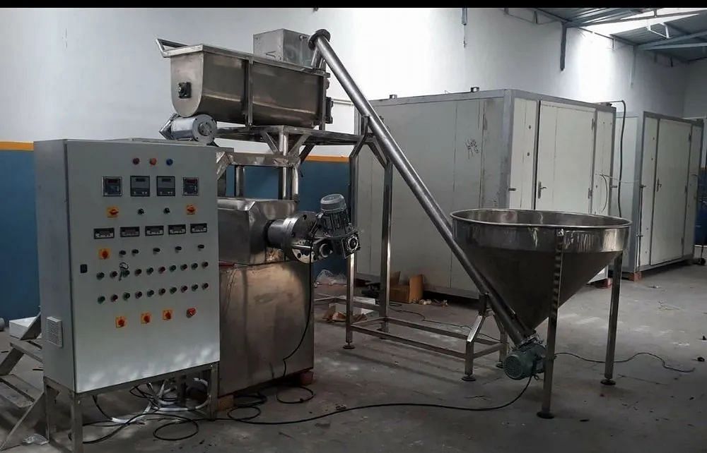 Automatic Pasta Extruder Machine, Production Capacity: 100 kg/hr