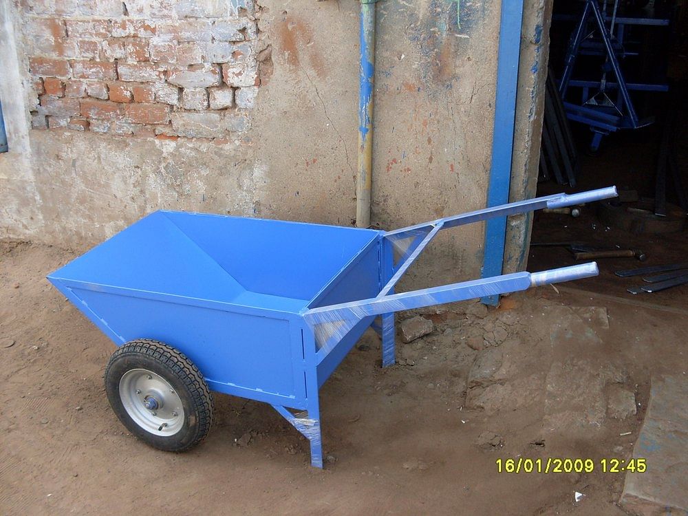 Balaad Construction Wheel Barrow, Capacity: 50 - 100 Kgs Approx