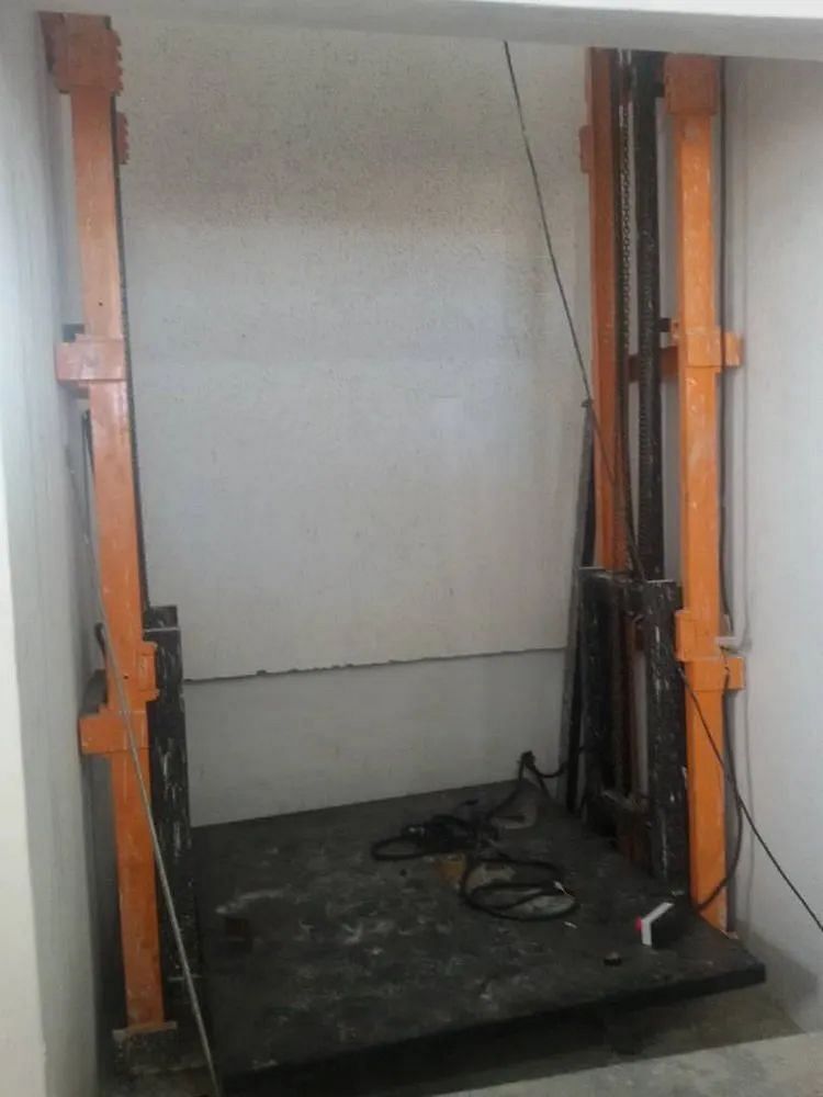 Balaad Double Mast Hydraulic Operated Goods Lift, Capacity: 1.5 ton