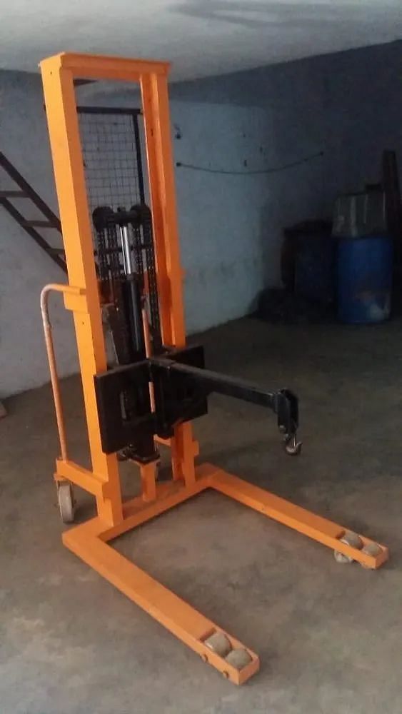 Balaad Mild Steel Hook Hydraulic Stacker, For Industrial