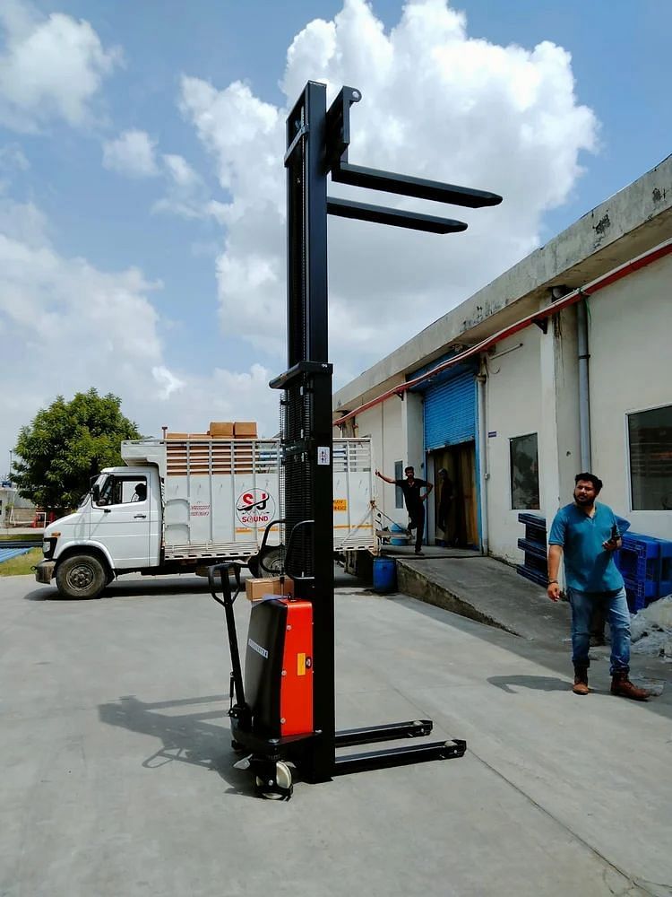 Battery Operated Electric Pallet Stackers, For Industrial Use, 600 mm