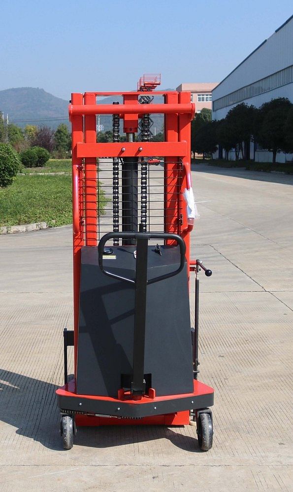 Battery Operated Hydraulic Stacker, For Goods Lifting