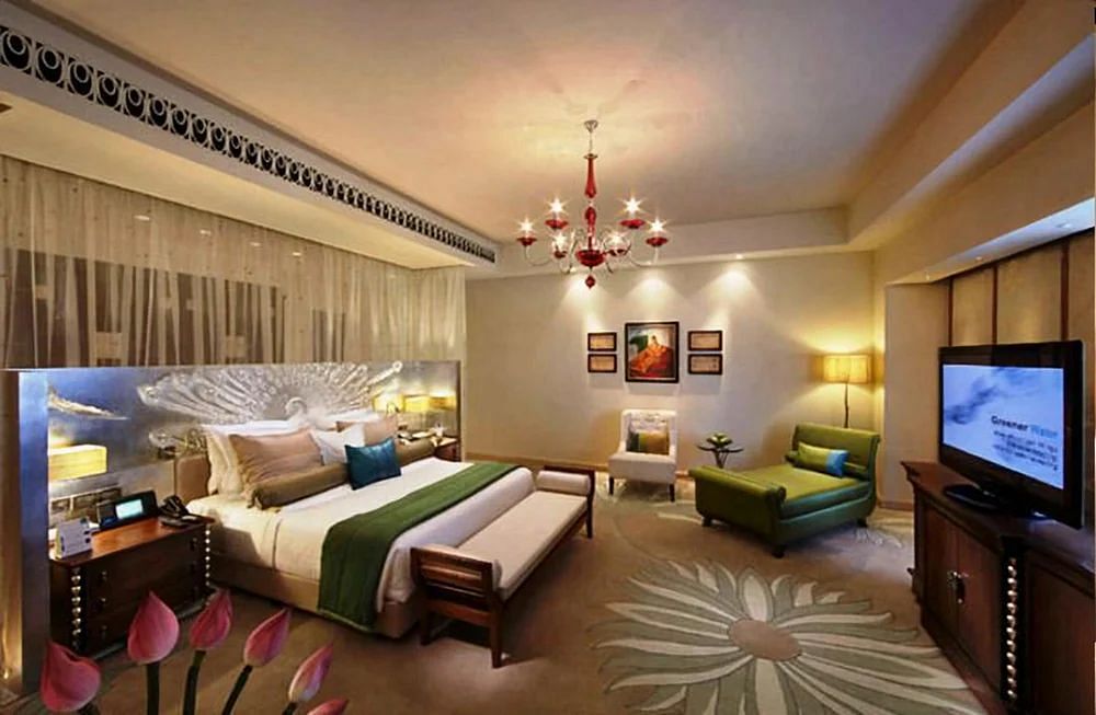 Bedroom Interior Finishing Interiors Turnkey Projects, Work Provided: Wall Paper/Paint Work