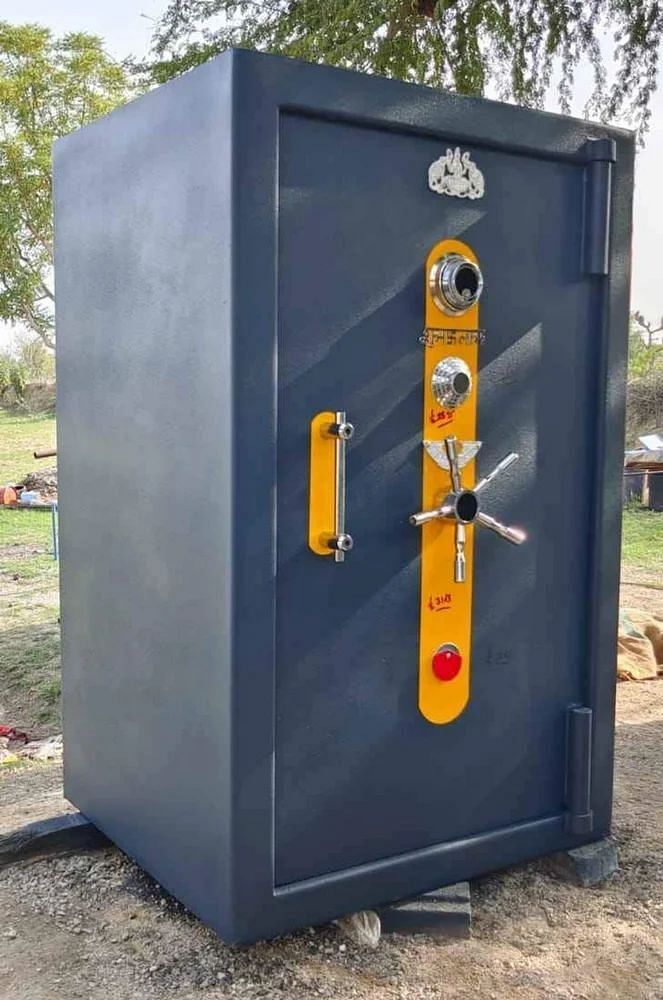 Black High Strength Lock DEFENDAR FAIR PROOF SAFE LOCKER TIJORI, For Commercial