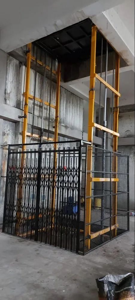 Bob Make Hydraulic Goods Lift, Capacity: 4-5 ton