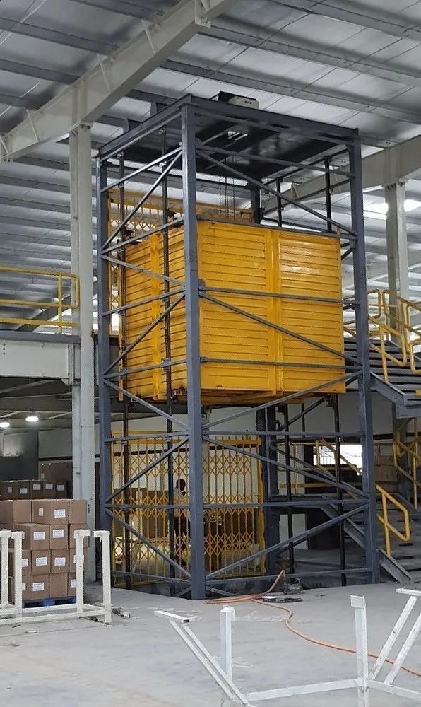 Bright Goods Lift, Maximum Speed: 3-5, Maximum Height: 15 Meter