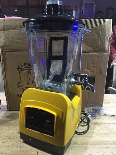 Commercial Blender With Tab, Capacity: 2.0 L