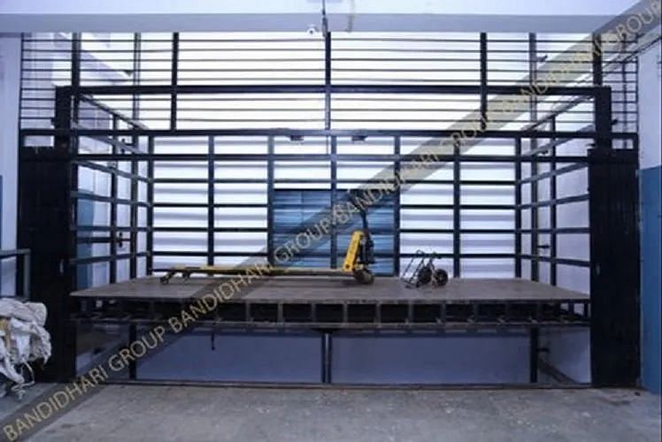 Commercial Goods Lift, For Industrial, Capacity: 1-2 ton