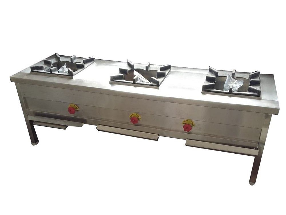 Commercial Three Burner Gas Stove, Burner Material: Brass, Number Of Knob: 3