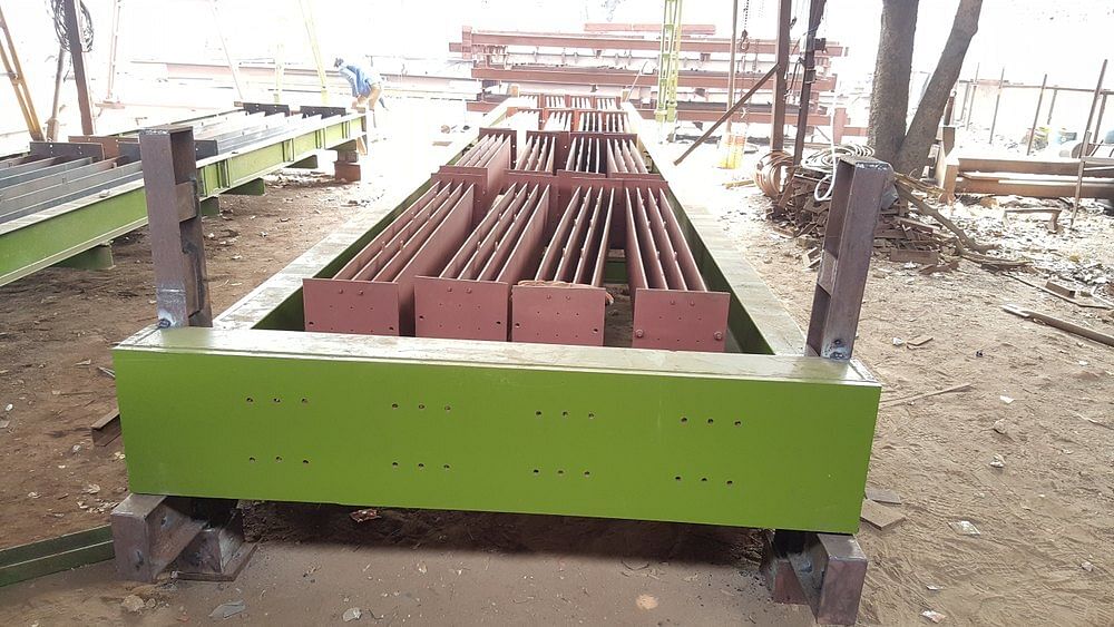 Concrete Plain Ready Made Compound Slab Mold, Thickness: 7 Ft X 1 Ft X 2 Inch