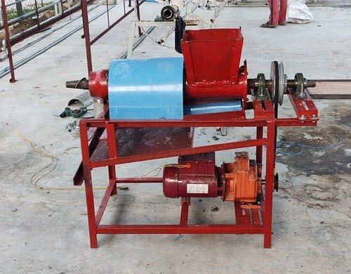 Cow Dung Log Making Machine