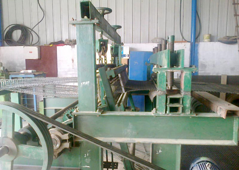 Crimped Wire Mesh Making Machine