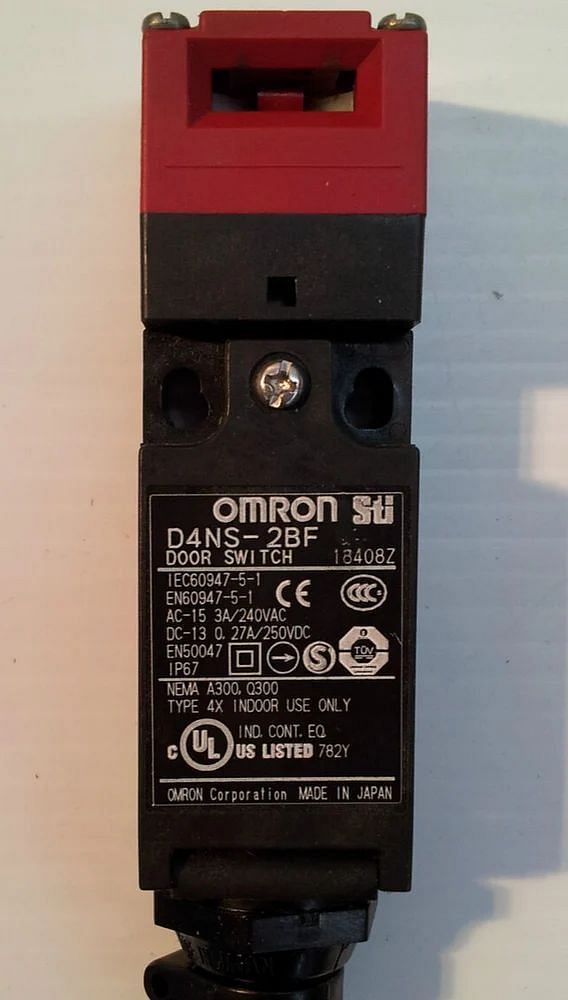 D4NS-2BF Omron Safety Door Switch, 240 VAC