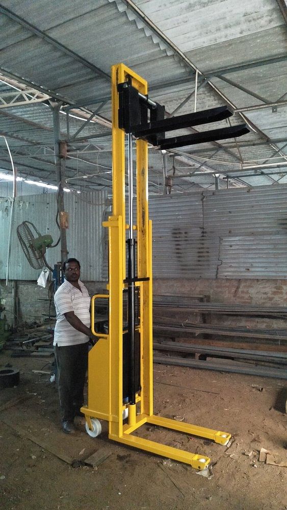 Dc Mild Steel Hi Power Hydraulic Telescopic Stacker, For Industrial, Lifting Capacity: 500-3000 Kg