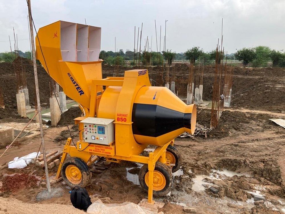 Diesel Engine Reverse Drum Concrete Mixer, Drum Capacity: 850 L