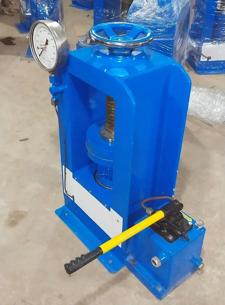 Digital 100 KN Compression Testing Machine, Capacity: 250KN