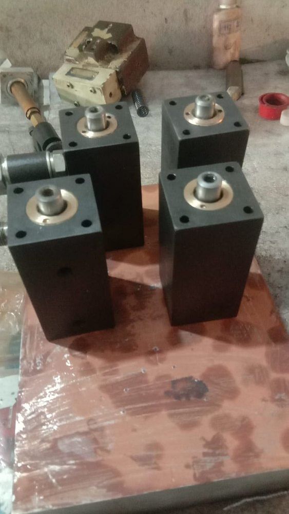 Double Mild Steel High Pressure Hydraulic Cylinders, For Industrial, 250Bar