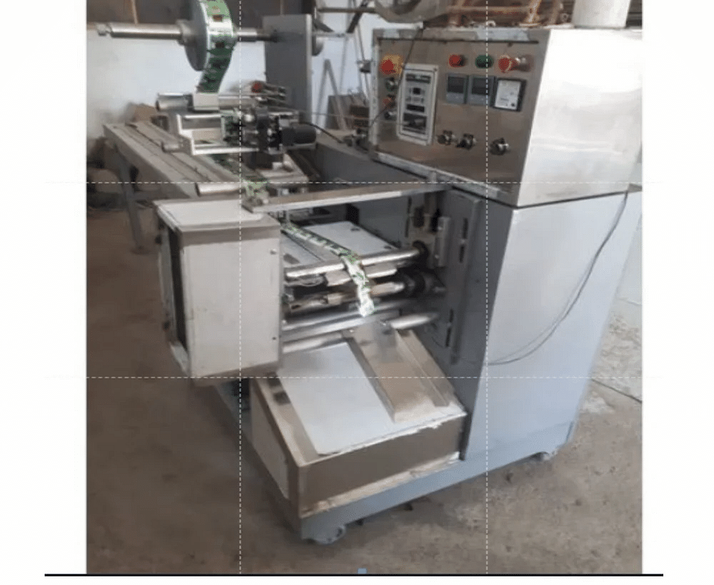 DPI Center Seal Horizontal Flow Wrap Machine, Packaging Type: Wooden Box