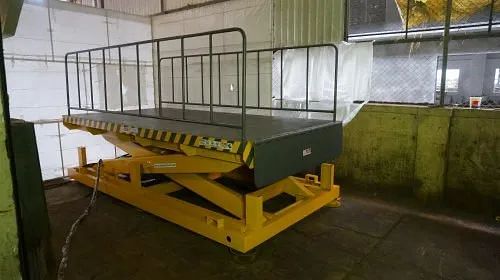 Esl-80 M2 Mild Steel Electric Scissor Lift Table, Capacity: 8000 kg