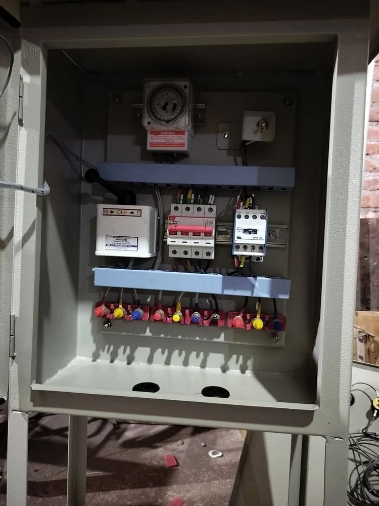 Fitter control panel for high mast, 240A