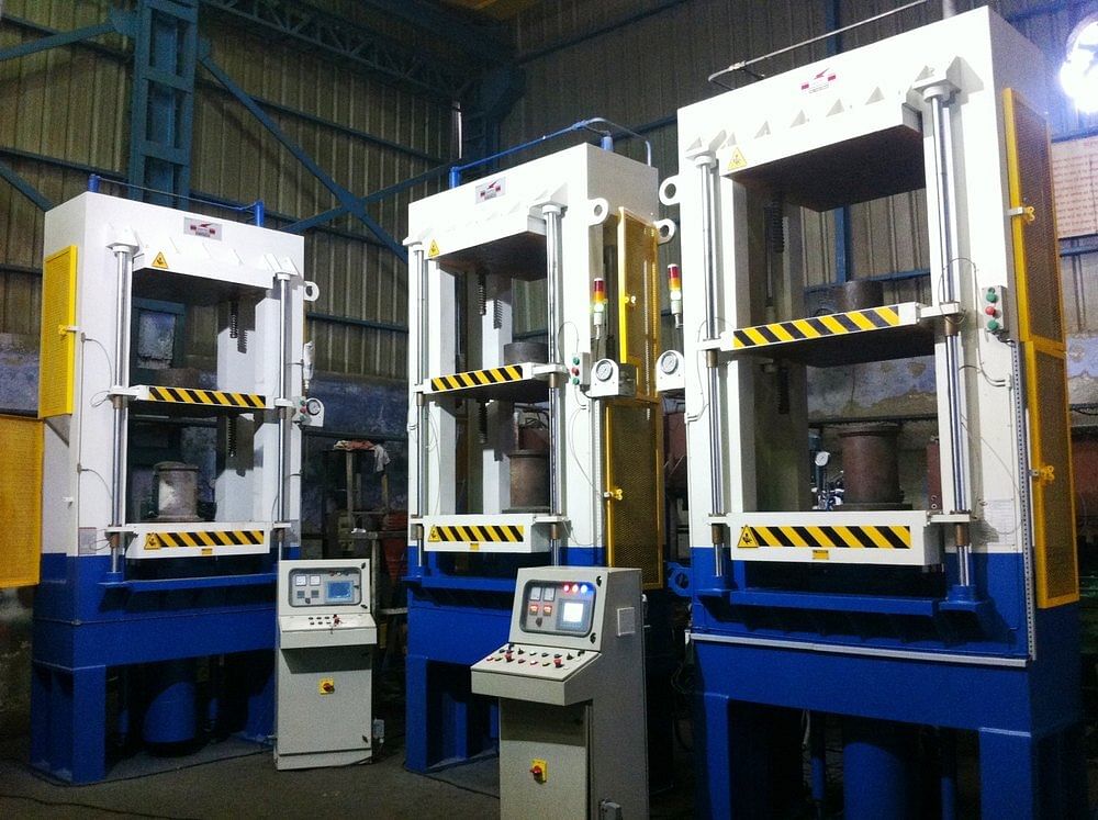 Flap Moulding Presses, Capacity: 500 Ton